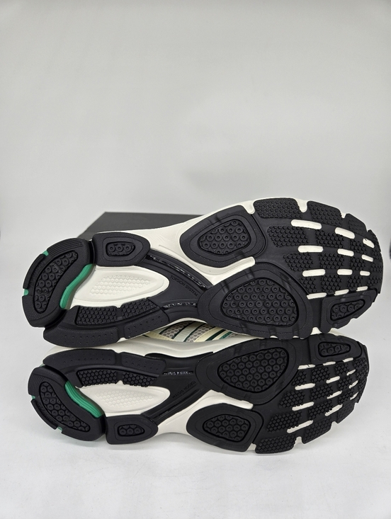 Athletic_Shoes